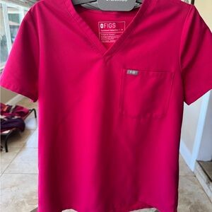 FIGS Women’s Catarina Scrub Top Medium in Ultra Rose